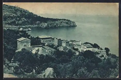 AK Lluch-Alcari, Blick auf den Küstenort an der Serra de Tramuntana