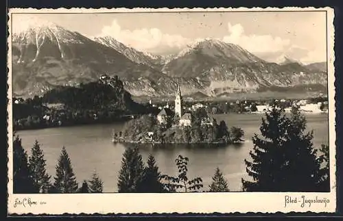 AK Veldes, Panorama mit Bergen und Kirche auf einer Insel