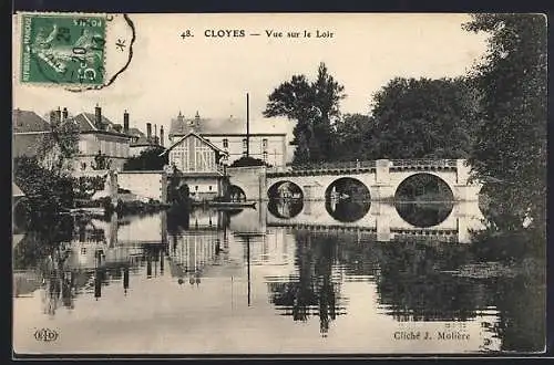 AK Cloyes, Vue sur le Loir et le pont en arrière-plan