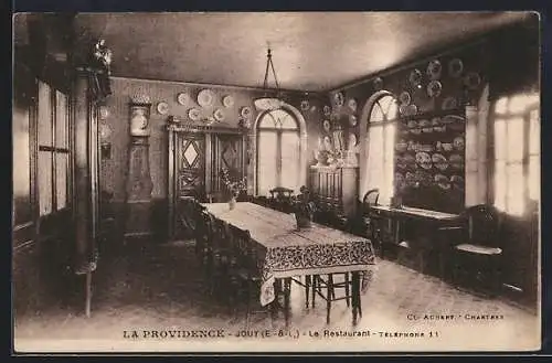 AK Jouy, Intérieur du restaurant La Providence avec décorations murales