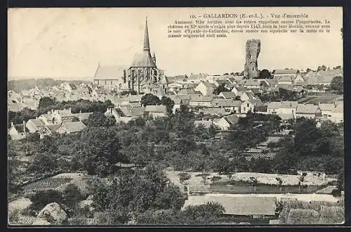 AK Gallardon, Vue d`ensemble avec l`église et la tour médiévale en arrière-plan