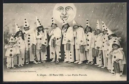 AK Cloyes, Les Petits Pierrots le 23 mars 1922 sous la lune souriante