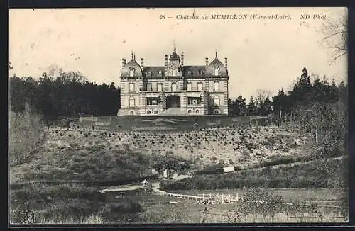 AK Mémillon, Château de Mémillon entouré de jardins et de forêts