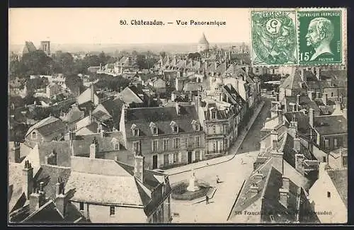 AK Châteaudun, Vue panoramique sur les toits et les rues animées de la ville