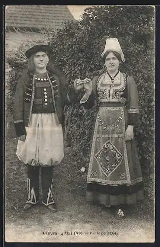 AK Cloyes, Couple en costumes traditionnels, 4 mai 1919