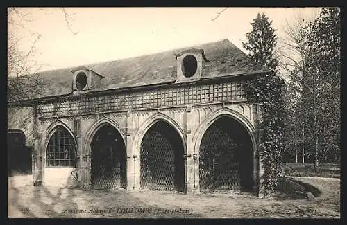 AK Coulombs, Ancienne Abbaye avec architecture gothique