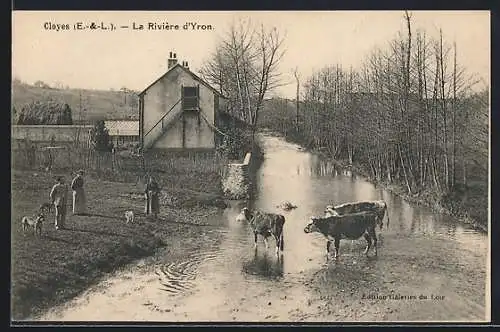 AK Cloyes, La Rivière d`Yron avec des vaches et des villageois au bord de l`eau