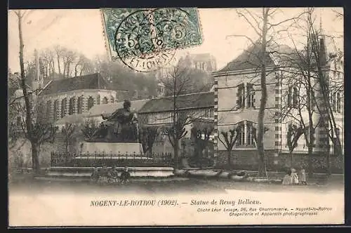 AK Nogent-le-Rotrou, Statue de Remy Belleau devant l`église et bâtiments environnants