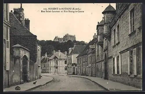 AK Nogent-le-Rotrou, Rue Saint-Laurent et Rue Bourg-le-Comte avec vue du château en arrière-plan