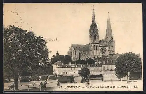 AK Chartres, La Place du Châtelet et la Cathédrale