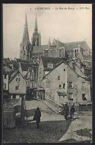 AK Chartres, La Rue du Bourg et la cathédrale en arrière-plan