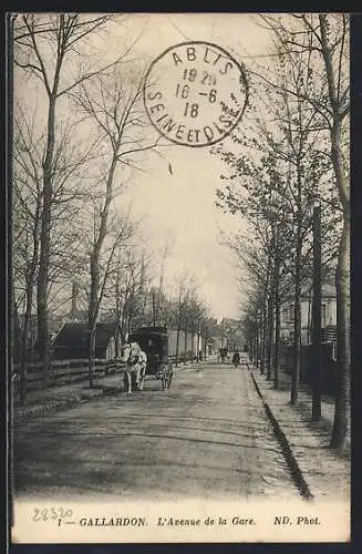 AK Gallardon, L`Avenue de la Gare avec voiture à cheval