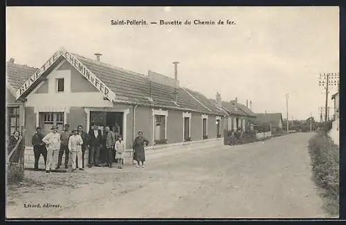 AK Saint-Pellerin, Buvette du Chemin de fer avec groupe de personnes devant le bâtiment