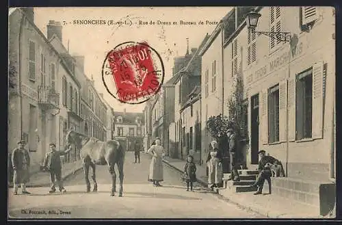 AK Senonches, Rue de Dreux et Bureau de Poste avec habitants et cheval