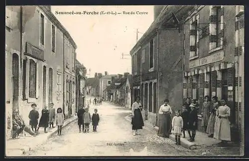 AK Souancé-au-Perche, Rue du Centre animée avec habitants et commerces