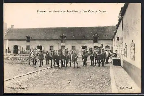 AK Ecrosnes, Hameau de Jonvilliers, une cour de ferme