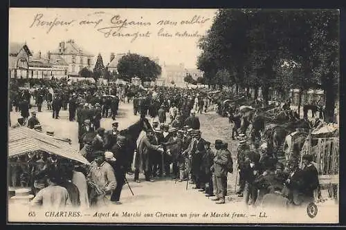 AK Chartres, Aspect du Marché aux Chevaux un jour de Marché franc