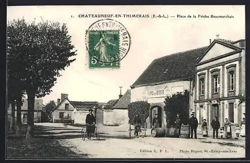 AK Châteauneuf-en-Thymerais, Place de la Friche Beaumarchais avec cycliste et passants