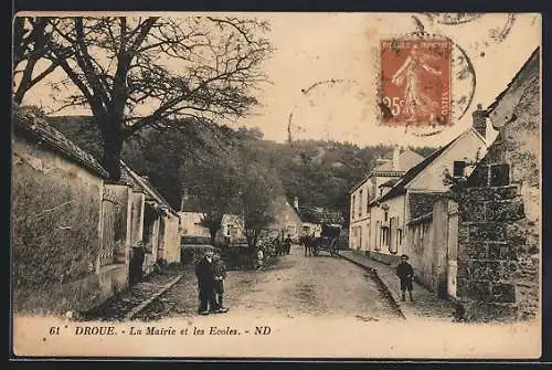 AK Droué, La Mairie et les Écoles