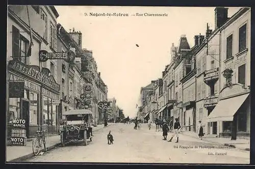 AK Nogent-le-Rotrou, Rue Charonnerie avec voitures et vélos