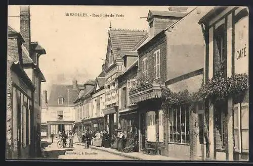 AK Brezolles, Rue Porte-de-Paris avec animation urbaine et café