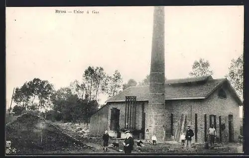 AK Brou, Usine à gaz avec cheminée et ouvriers devant l`entrée