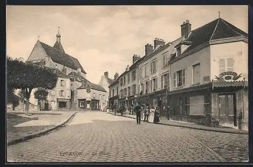 AK Epernon, La Place avec église et bâtiments historiques