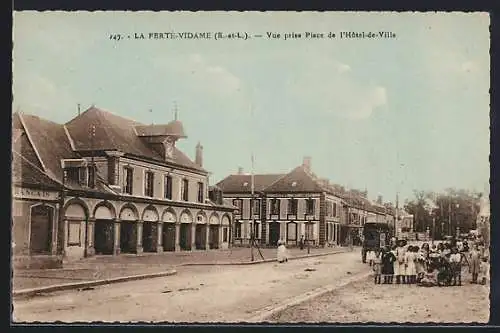 AK La Ferté-Vidame, Vue prise Place de l`Hôtel-de-Ville