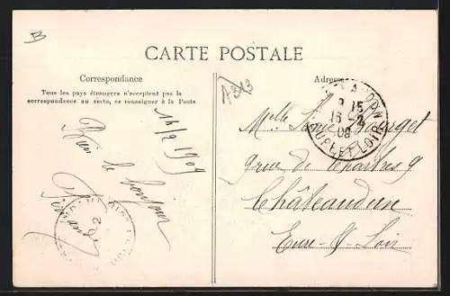 AK La Ferté-Vidame, Rue de Laborde avec bâtiments historiques et passants