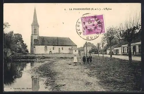 AK La Framboisière, L`Église près de la rivière avec enfants sur le chemin