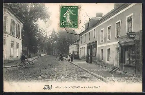 AK Maintenon, Le Pont Neuf et rue animée avec cycliste et passants