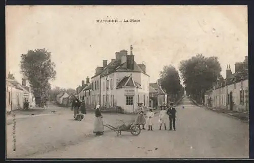 AK Marboué, La Place animée avec habitants et bâtiments historiques