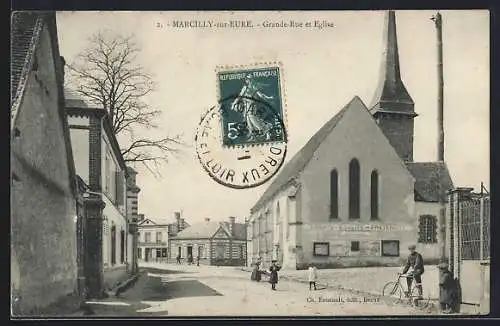 AK Marcilly-sur-Eure, Grande-Rue et Église avec passants et cycliste