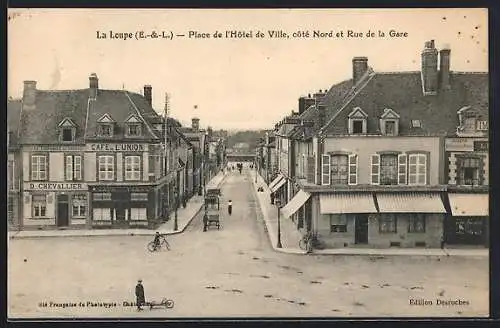 AK La Loupe, Place de l`Hôtel de Ville, côté Nord et Rue de la Gare