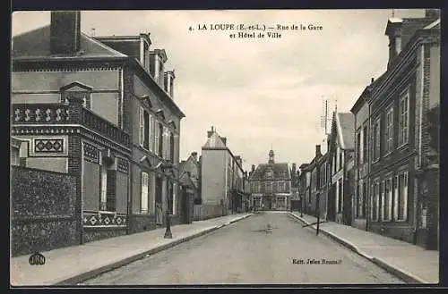 AK La Loupe, Rue de la Gare et Hôtel de Ville