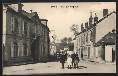 AK Jouy, Rue principale animée avec enfants et bâtiments historiques