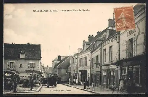 AK Gallardon, Vue prise Place du Marché avec commerces et passants