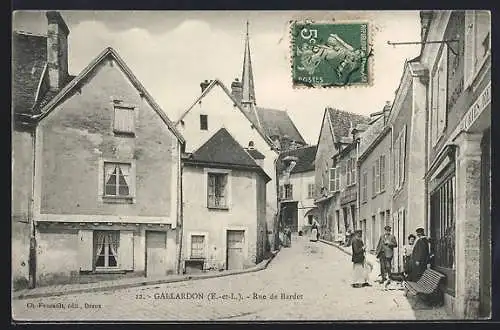 AK Gallardon, Rue de Bardet avec scènes de rue animées