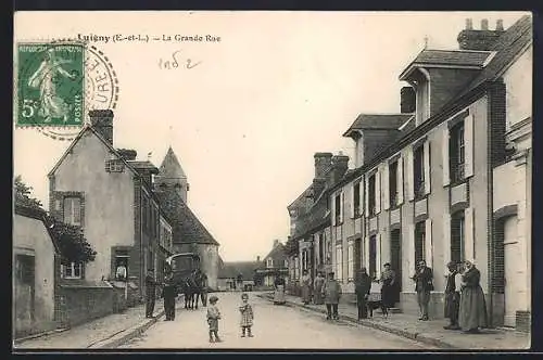 AK Luigny, La Grande Rue animée avec habitants et calèche