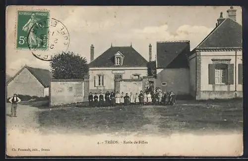 AK Tréon, École de Filles avec élèves devant l’entrée