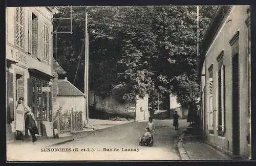 AK Senonches, Rue de Launay animée avec habitants et boutique