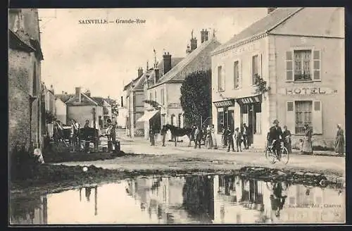 AK Sainville, Grande-Rue avec hôtel et activités de rue animées