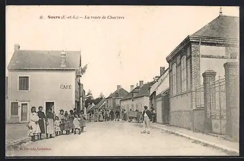 AK Sours, La route de Chartres avec café et villageois