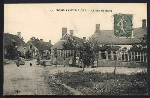 AK Romilly-sur-Aigre, Le haut du Bourg avec des habitants devant les maisons