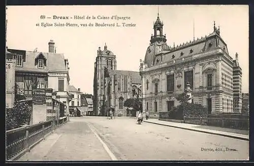 AK Dreux, Hôtel de la Caisse d`Épargne et Église Saint-Pierre, vus du Boulevard L. Terrier