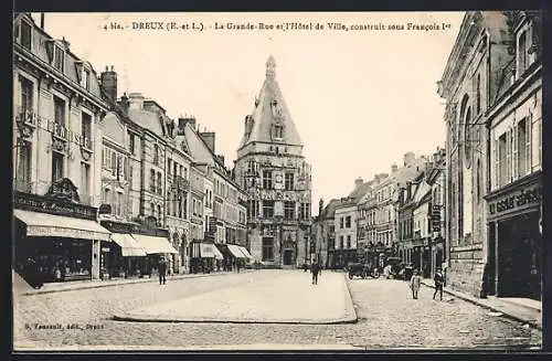 AK Dreux, La Grande-Rue et l`Hôtel de Ville construit sous Francois Ier