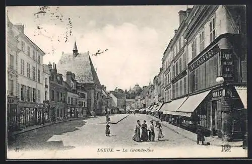 AK Dreux, La Grande-Rue animée avec passants et boutiques historiques