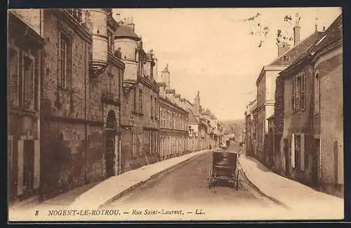 AK Nogent-le-Rotrou, Rue Saint-Laurent avec calèche