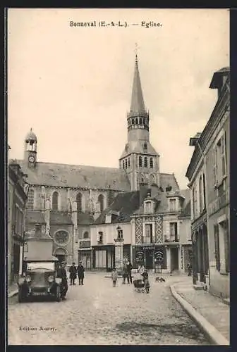 AK Bonneval, Église et scène de rue animée avec voiture et passants