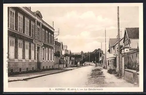 AK Auneau, La Gendarmerie et rue paisible